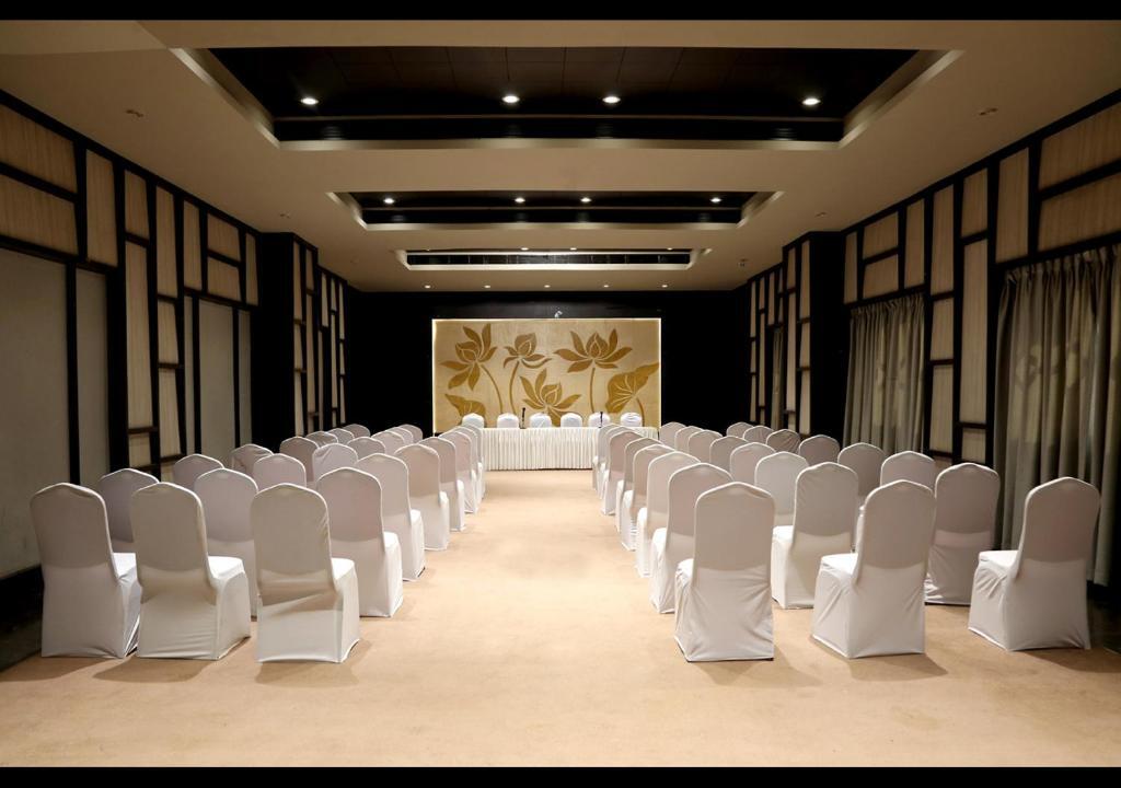 Аурангабад: Hotel AGC