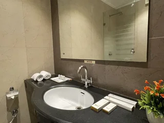 Агра: Royale Sarovar Portico Agra
