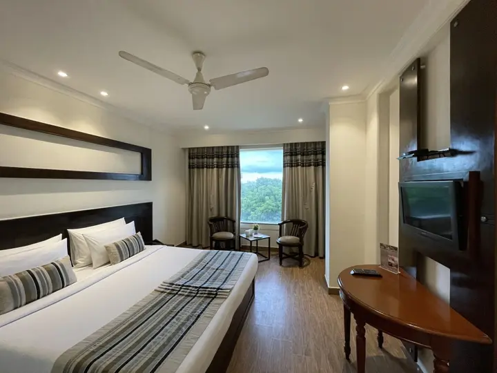Агра: Royale Sarovar Portico Agra