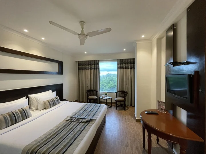 Агра: Royale Sarovar Portico Agra