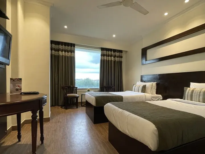 Агра: Royale Sarovar Portico Agra
