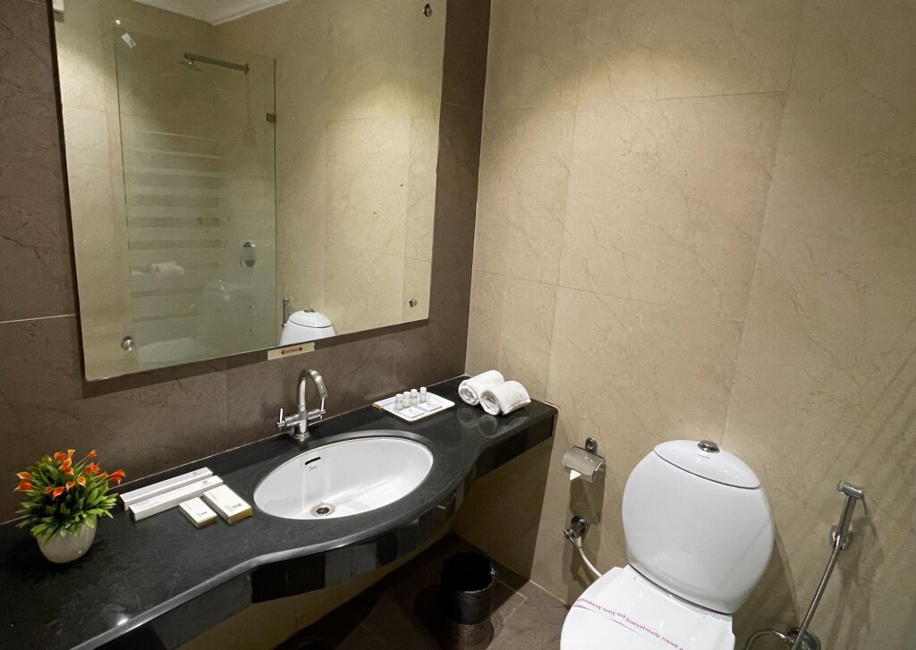 Агра: Royale Sarovar Portico Agra