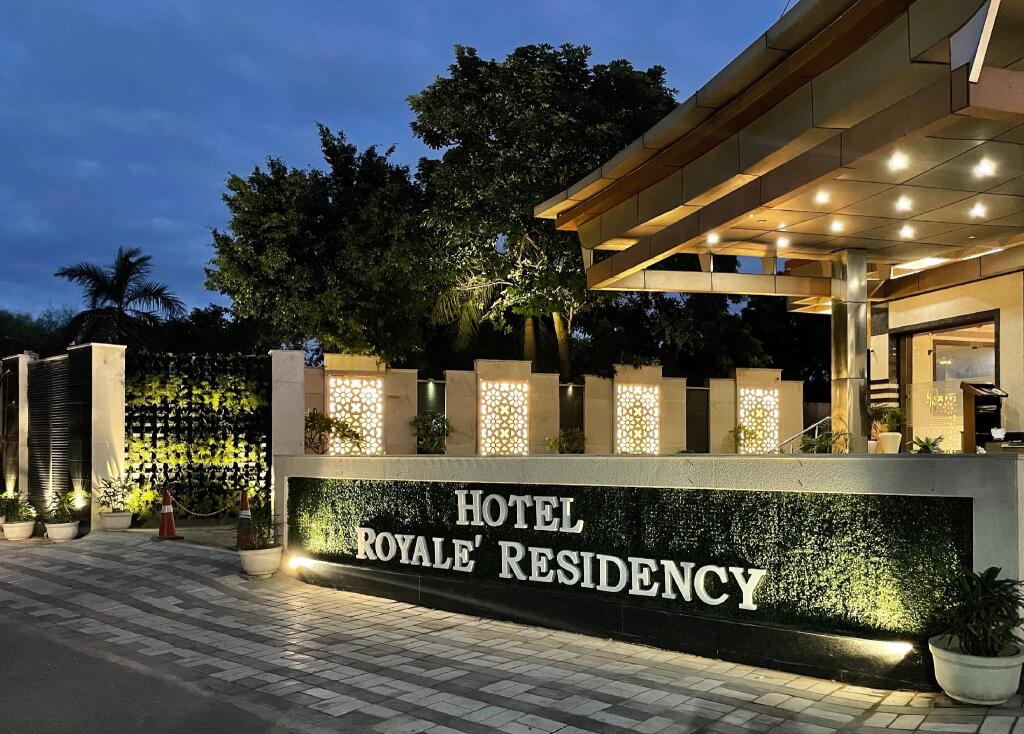 Агра: Royale Sarovar Portico Agra