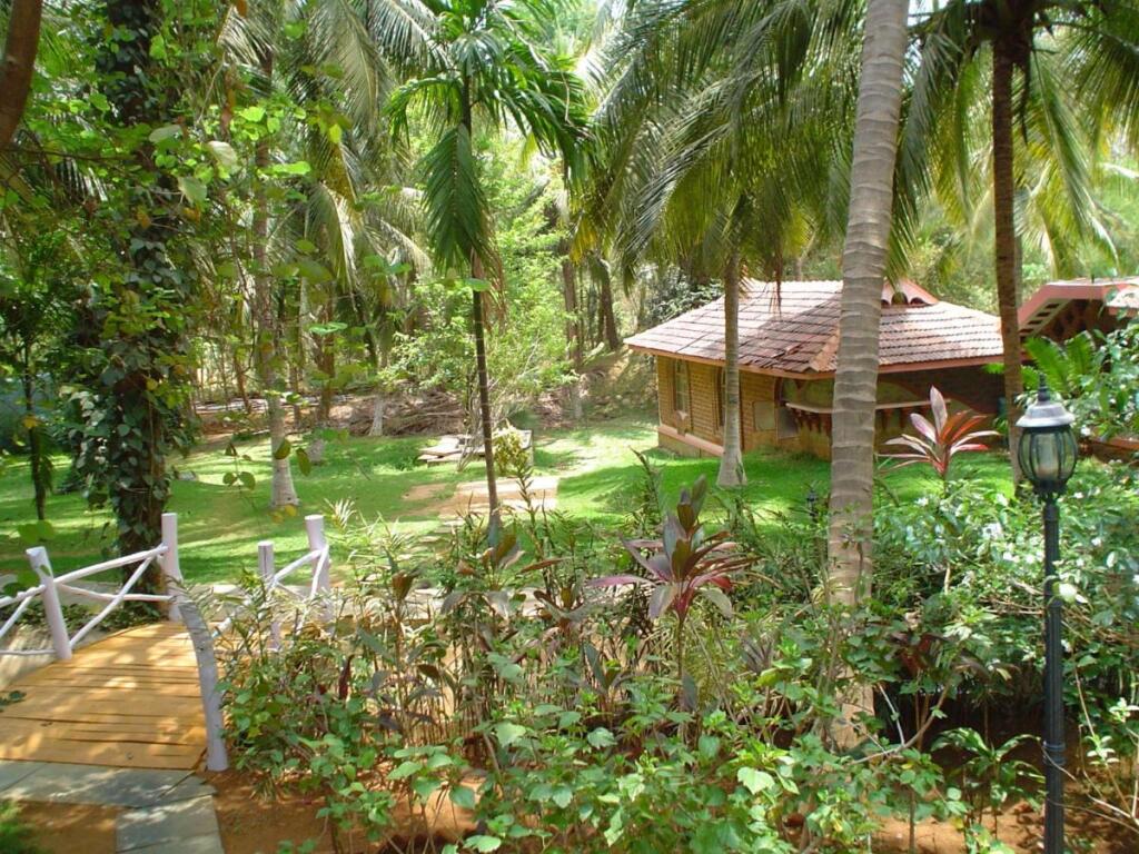 Перумал Ковил Пати: Kairali - The Ayurvedic Healing Village