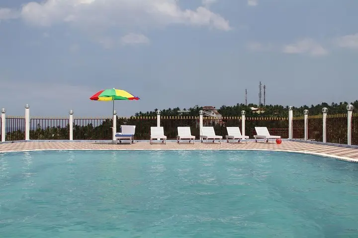 Ковалам: Hill and Sea View Beach Resort