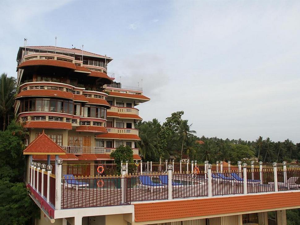 Ковалам: Hill and Sea View Beach Resort