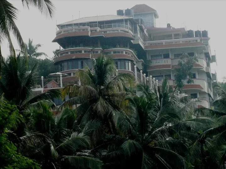 Ковалам: Hill and Sea View Beach Resort