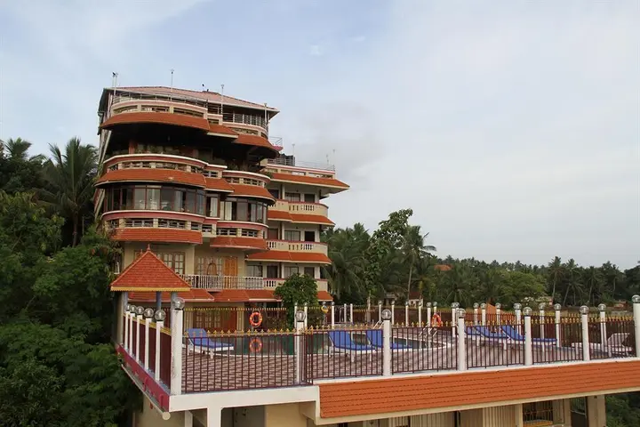 Ковалам: Hill and Sea View Beach Resort