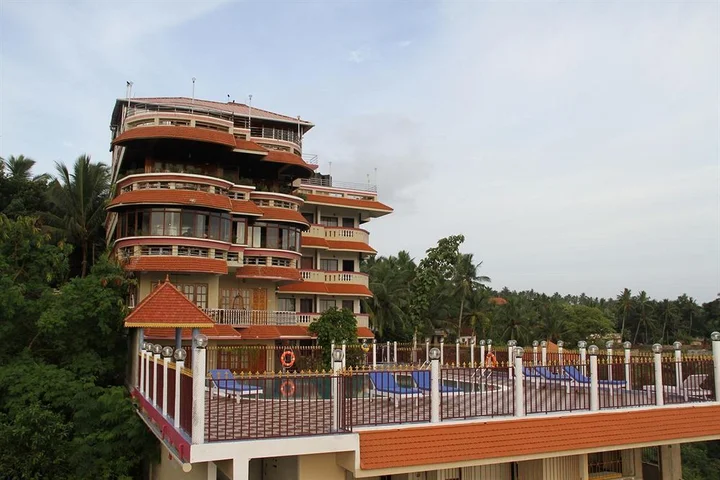 Ковалам: Hill and Sea View Beach Resort