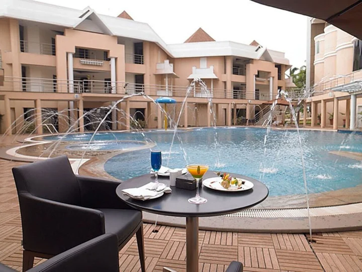 Хоспет: Royal Orchid Central Kireeti