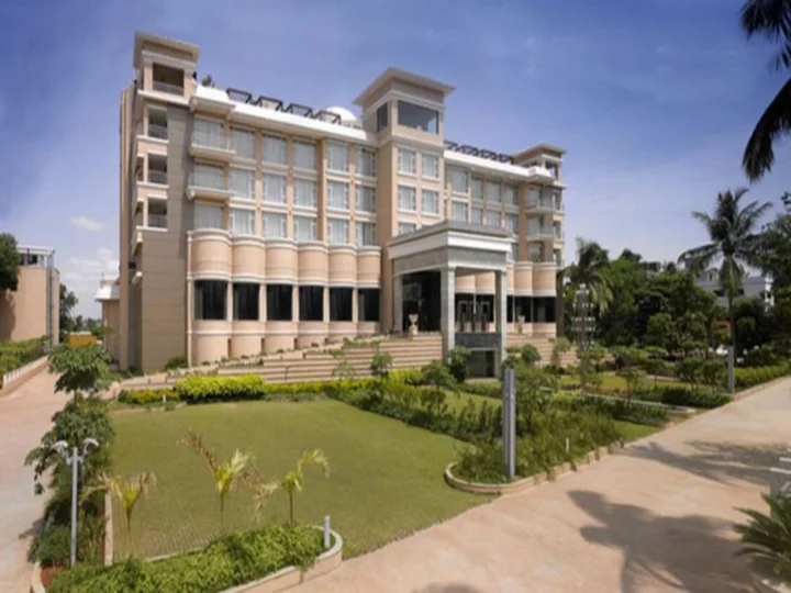 Хоспет: Royal Orchid Central Kireeti