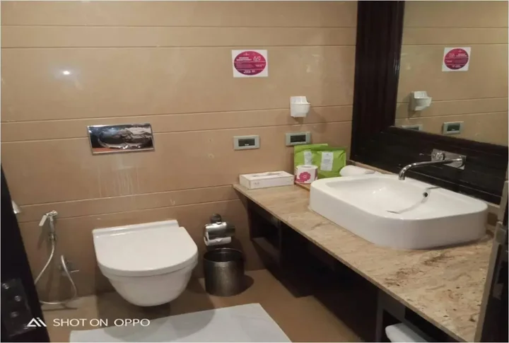Хоспет: Royal Orchid Central Kireeti
