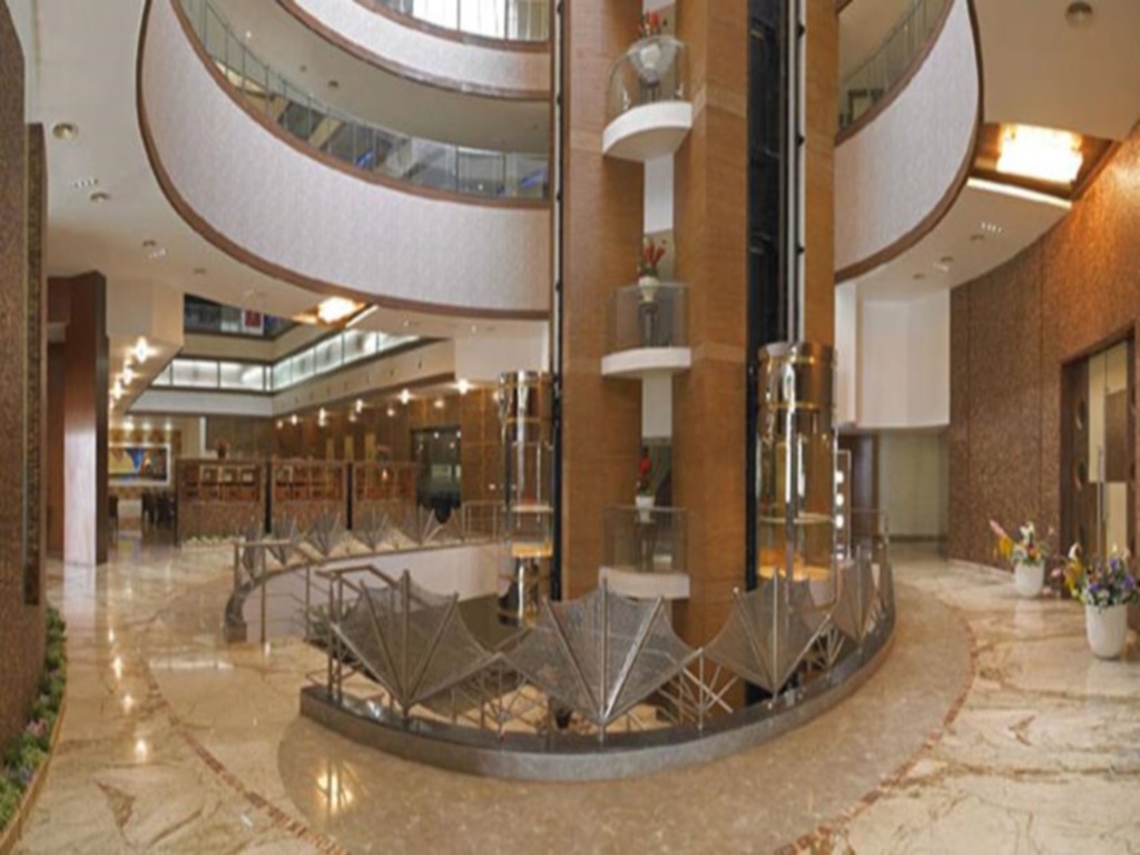 Хоспет: Royal Orchid Central Kireeti