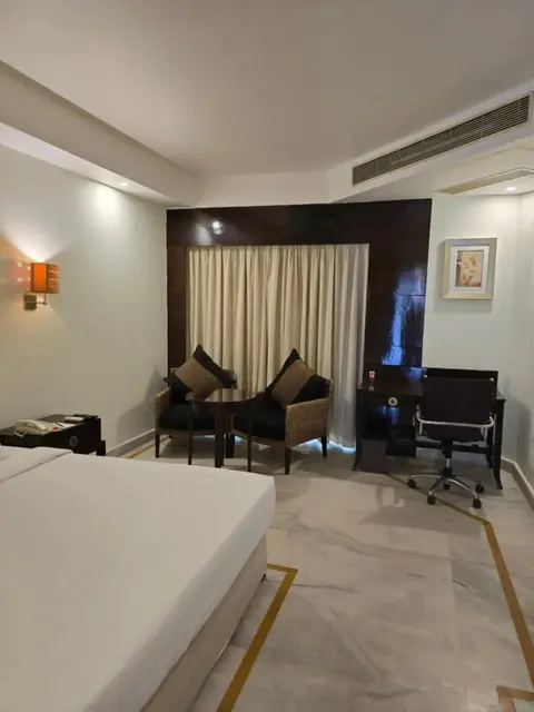 Хоспет: Royal Orchid Central Kireeti