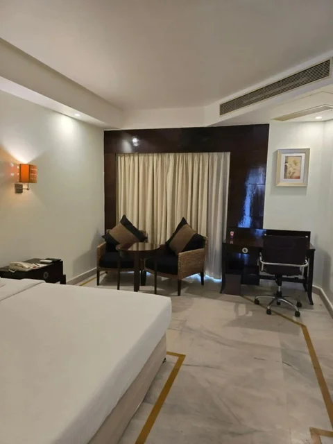 Хоспет: Royal Orchid Central Kireeti
