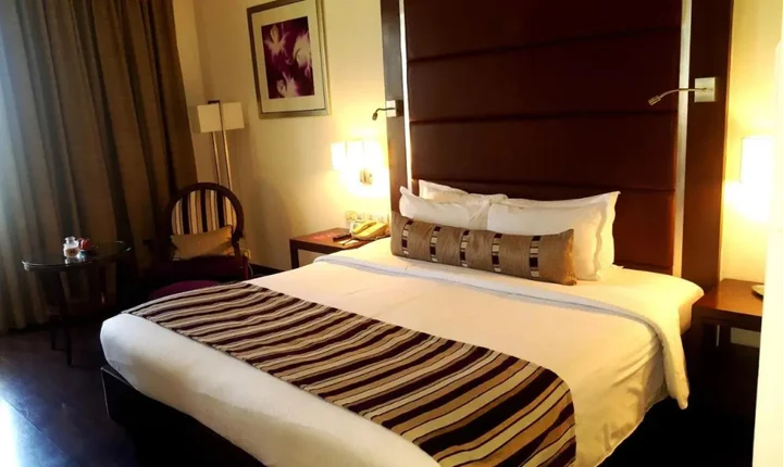 Пуна: Royal Orchid Central Pune