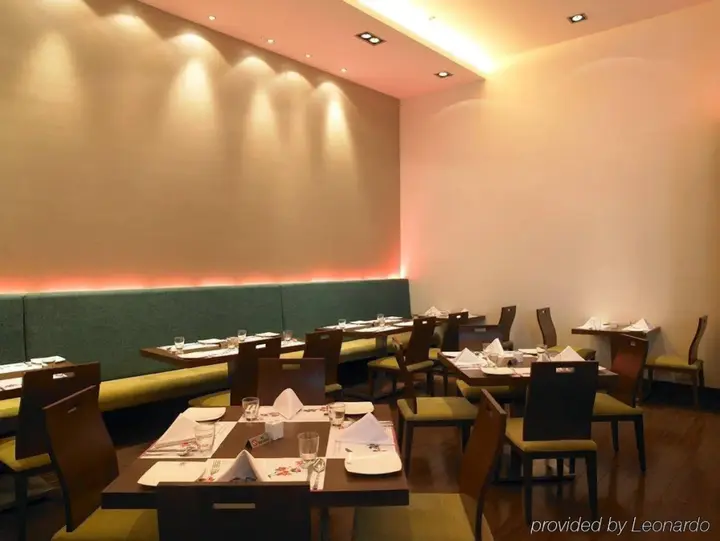 Пуна: Royal Orchid Central Pune