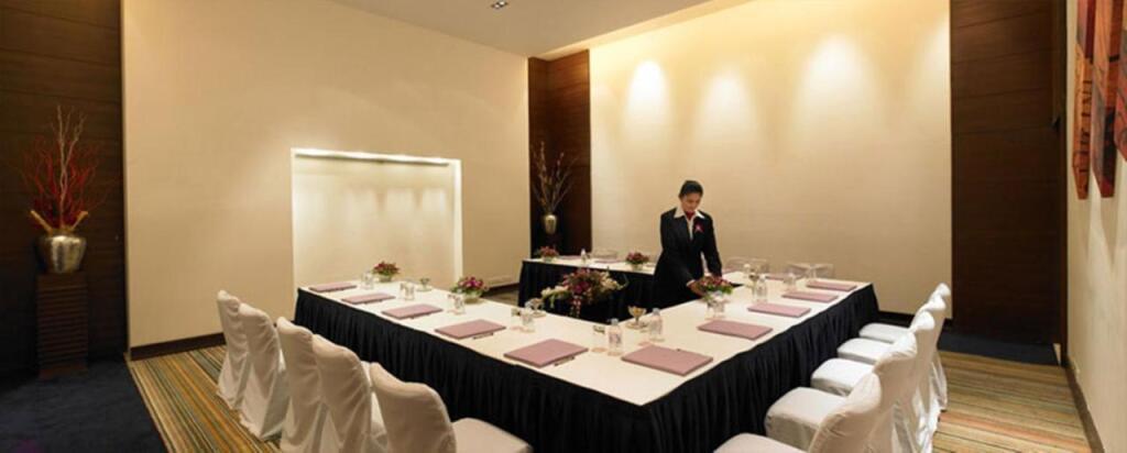 Пуна: Royal Orchid Central Pune