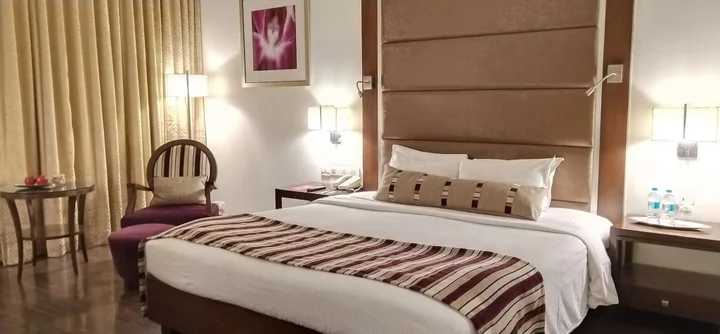 Пуна: Royal Orchid Central Pune