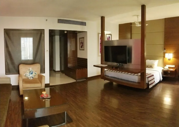 Пуна: Royal Orchid Central Pune