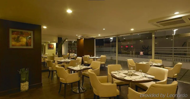 Бангалор: Royal Orchid Suites