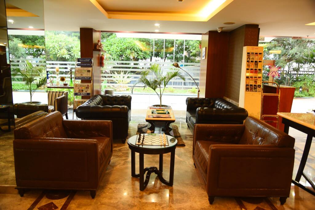 Бангалор: Royal Orchid Suites
