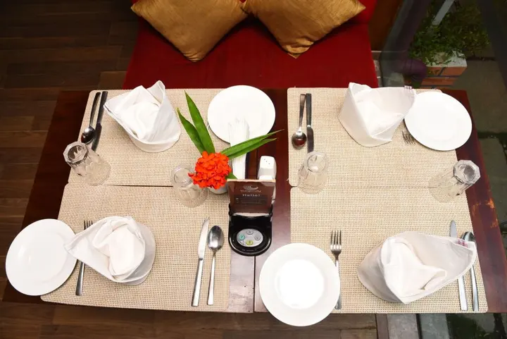 Бангалор: Royal Orchid Suites