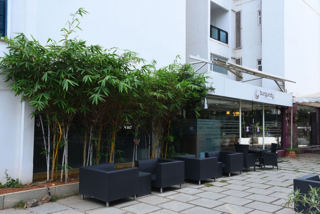 Бангалор: Royal Orchid Suites