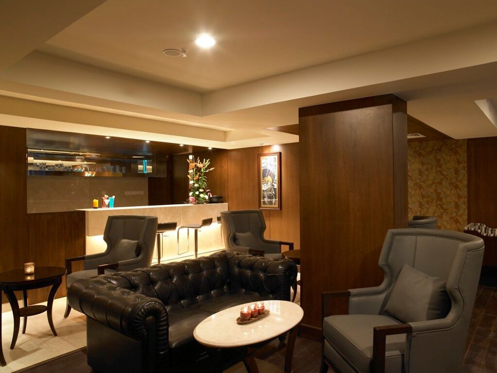 Бангалор: Royal Orchid Suites