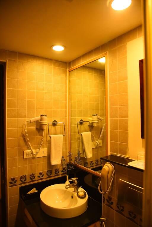 Бангалор: Royal Orchid Suites