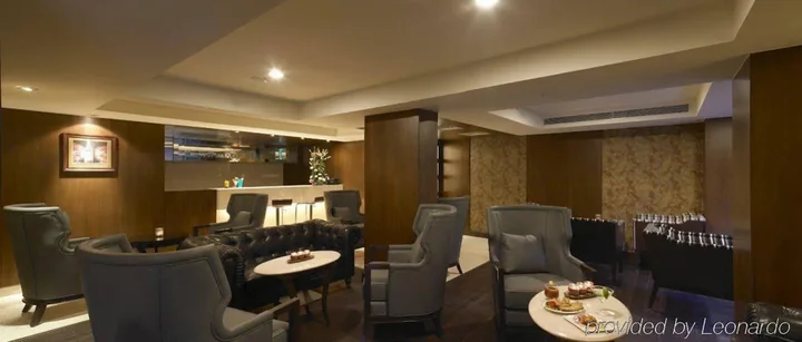 Бангалор: Royal Orchid Suites