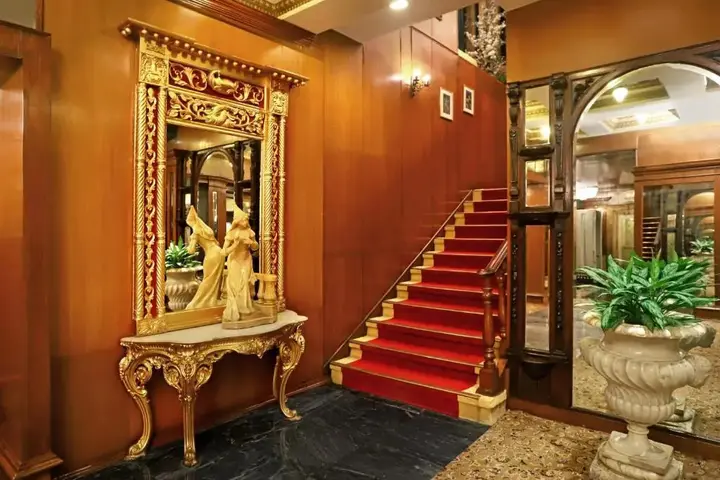 Мумбаи: The Ambassador, Mumbai
