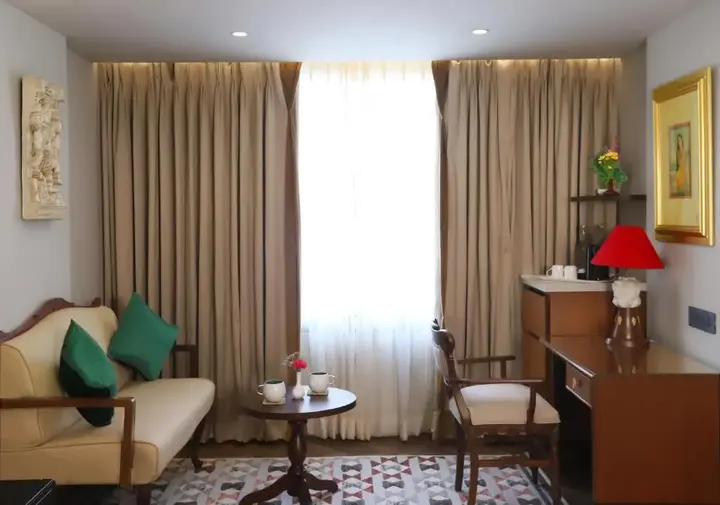 Мумбаи: The Ambassador, Mumbai