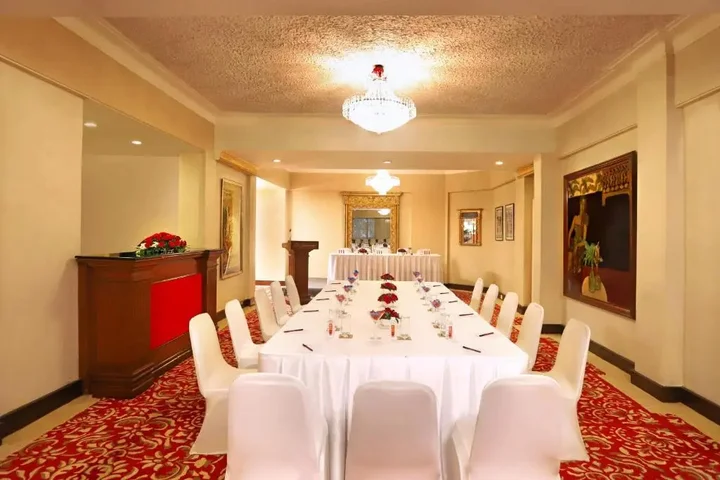 Мумбаи: The Ambassador, Mumbai
