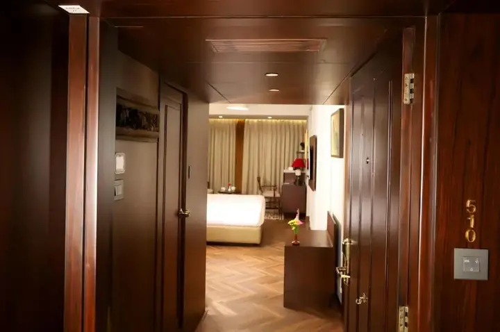 Мумбаи: The Ambassador, Mumbai