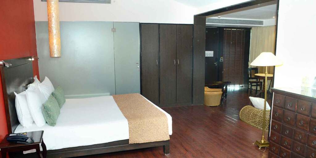 Кандолим: O Hotel Goa, Candolim Beach