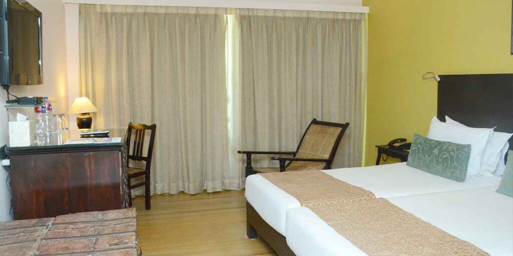 Кандолим: O Hotel Goa, Candolim Beach