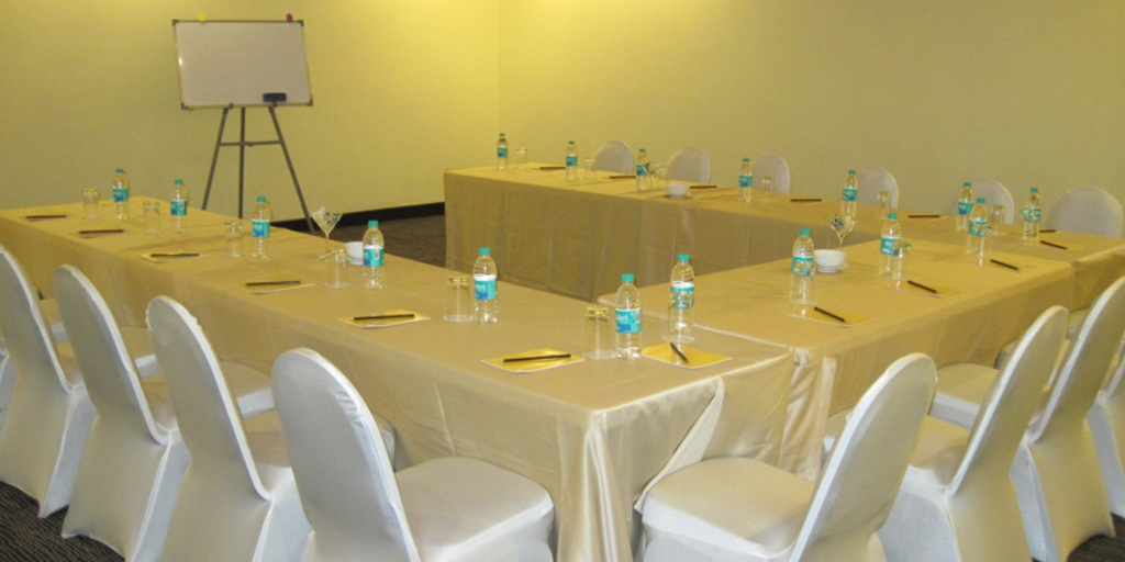 Кандолим: O Hotel Goa, Candolim Beach