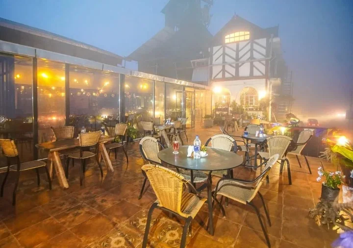 Курсеонг: Cochrane Place