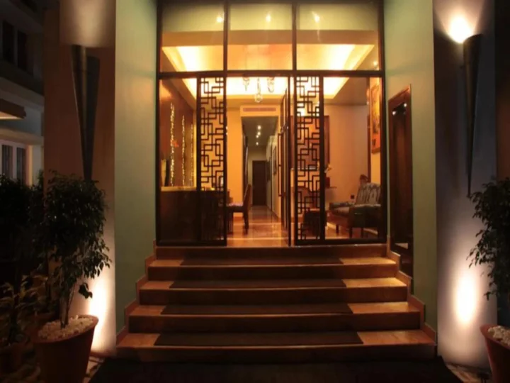 Бангалор: juSTa MG Road Hotel