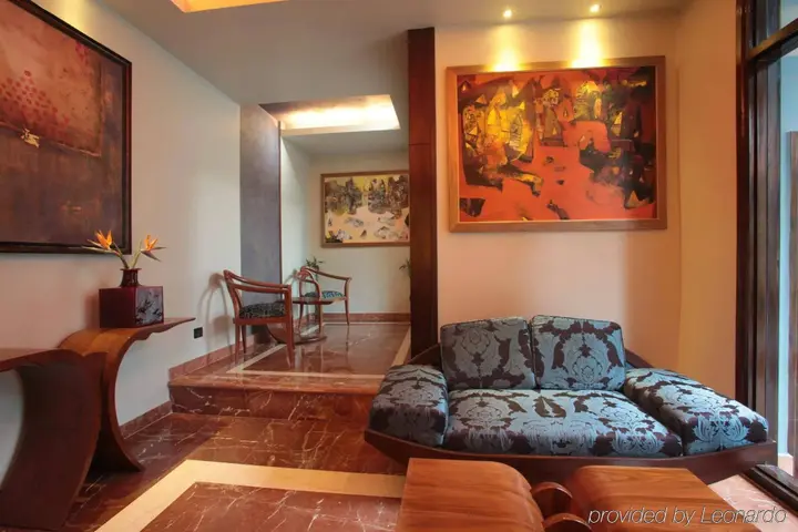 Бангалор: juSTa MG Road Hotel