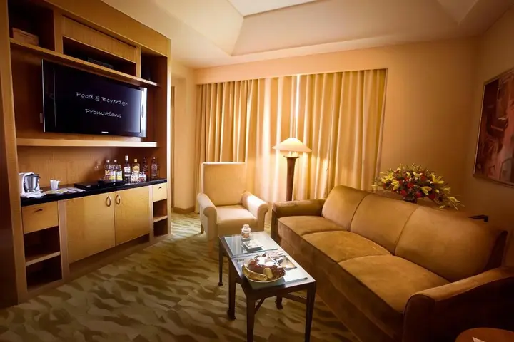 Нью-Дели: The Grand New Delhi