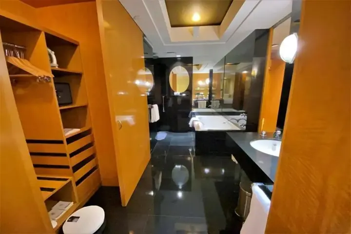 Нью-Дели: The Grand New Delhi