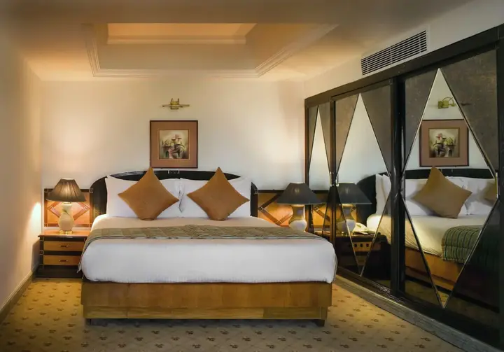 Нью-Дели: The Suryaa New Delhi