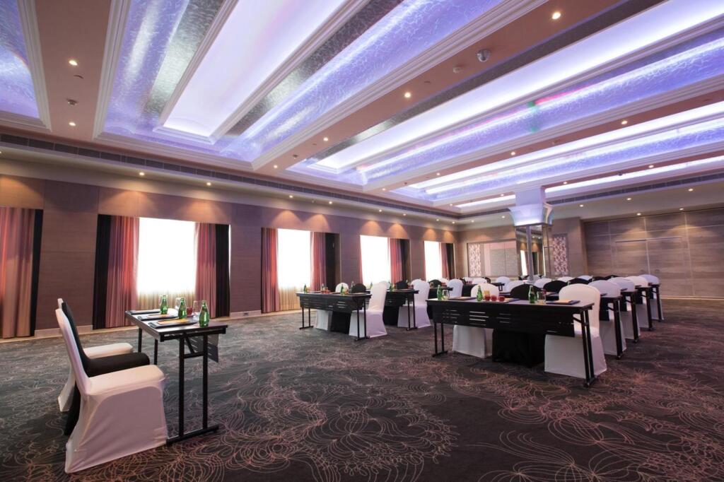 Нью-Дели: The Suryaa New Delhi