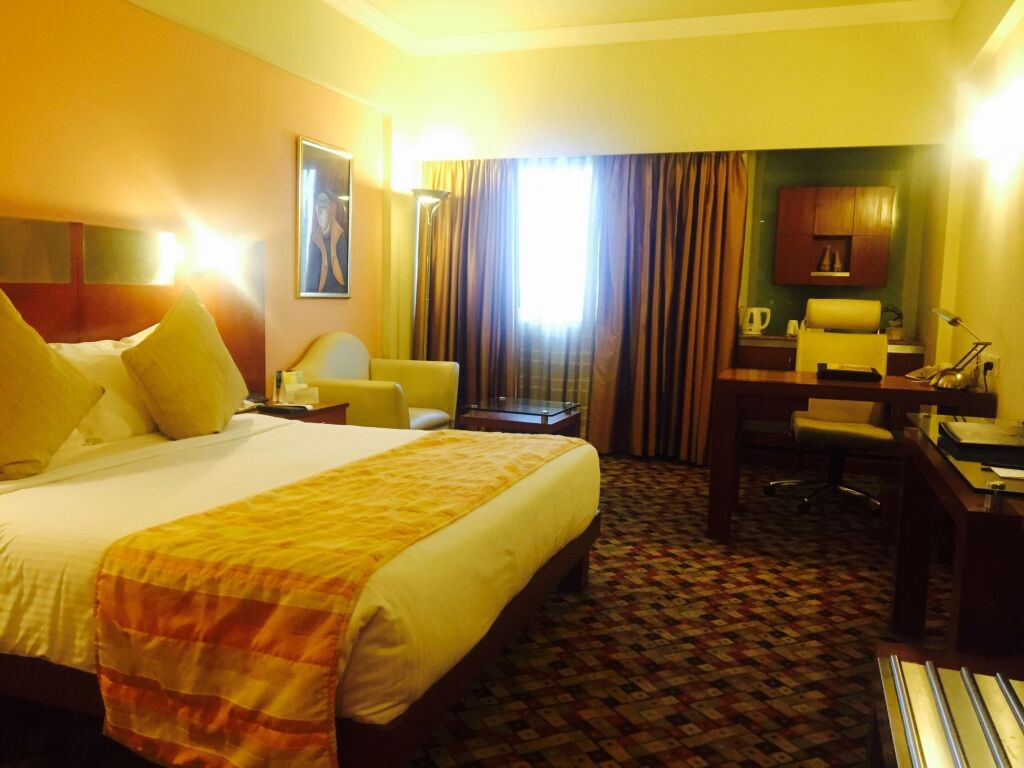 Нью-Дели: The Suryaa New Delhi
