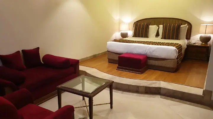 Нью-Дели: The Suryaa New Delhi
