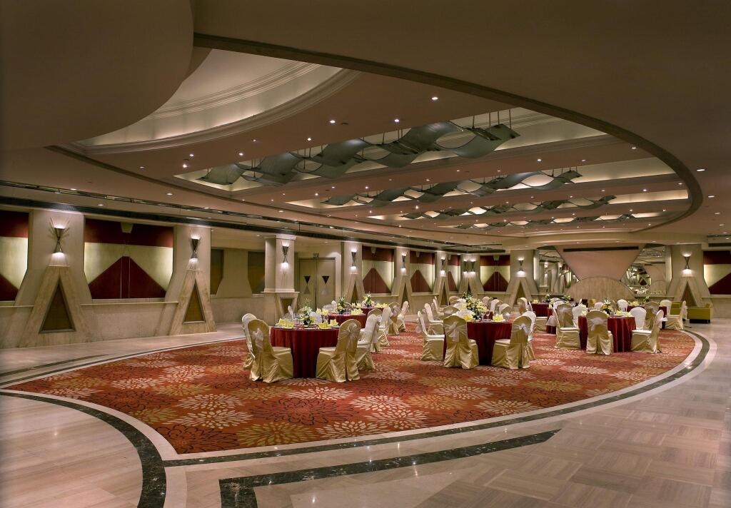 Нью-Дели: The Suryaa New Delhi