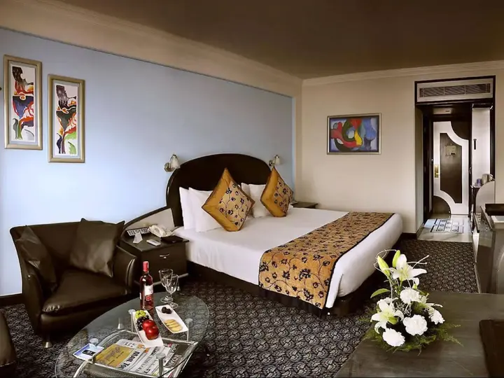 Нью-Дели: The Suryaa New Delhi
