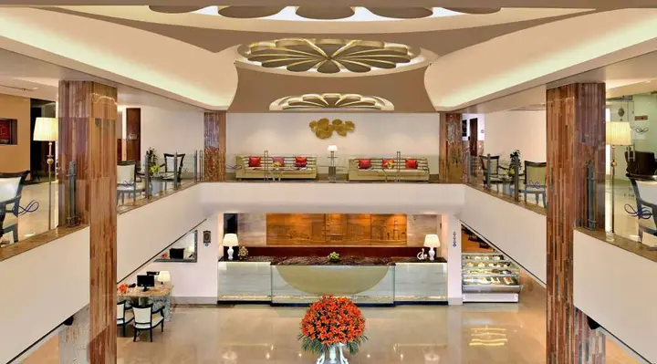 Нью-Дели: Taurus Sarovar Portico